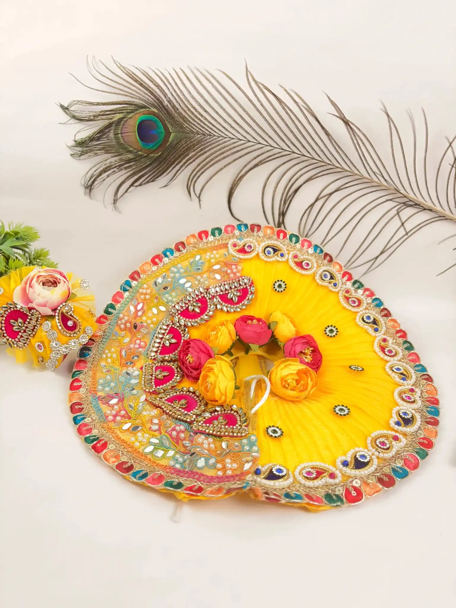 Golden Aura Laddu Gopal Poshak with Pagdi & Mala